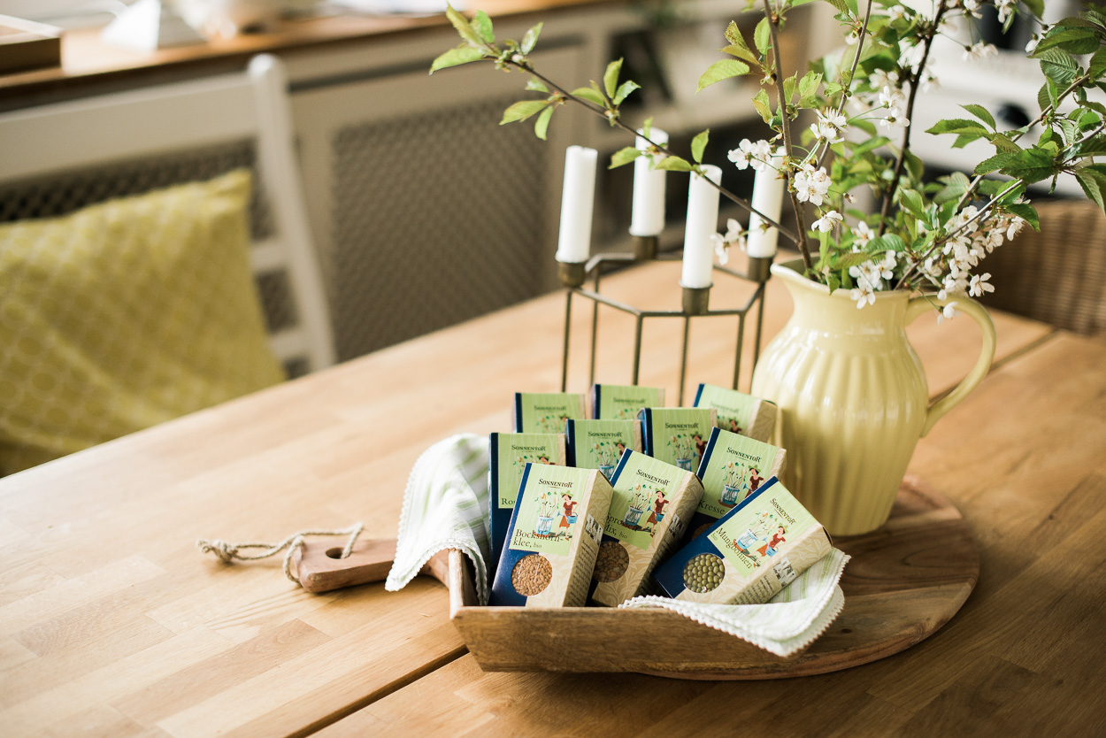 Frühjahrsspecial: It`s green! Selbstgezogene Sprossen und Nusssaatenbrot